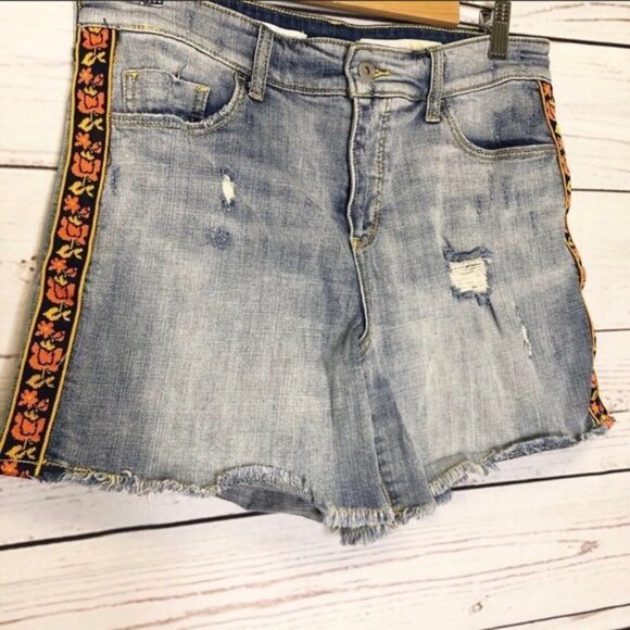 Pilcro‎ & the Letterpress Slim Boyfriend Jean Short Embroidered Floral - Picture 4 of 8